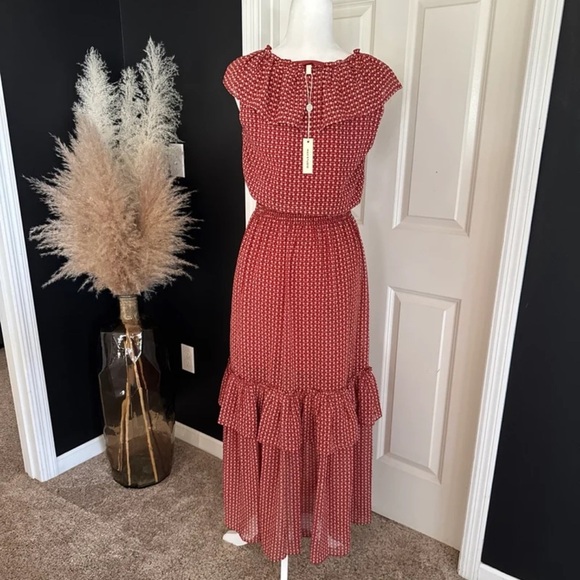 NWT MAX STUDIO
Ruffled V-neck Sleeveless Maxi Dress In Rstbrcrd
Size Small - Picture 6 of 12